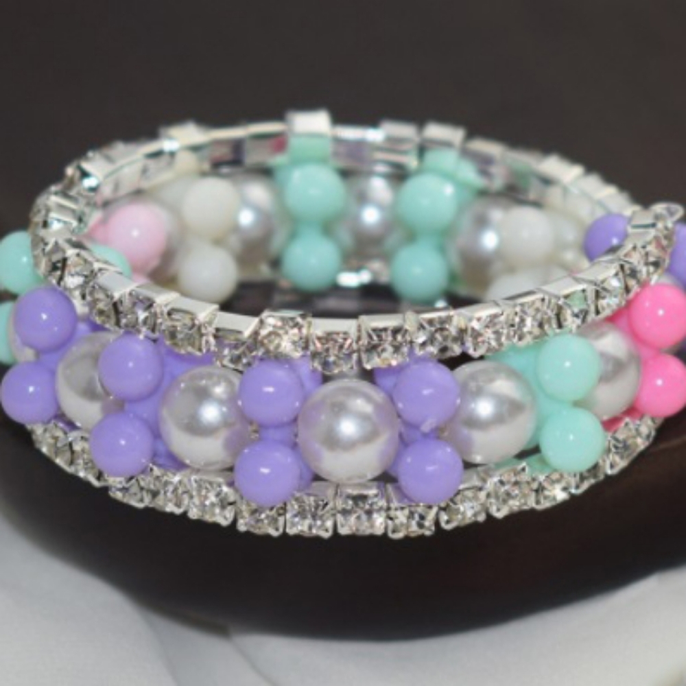 Happy pastel and pearls bracelet